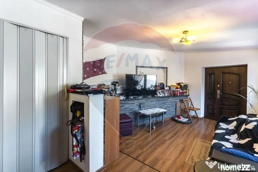 Casă cu 7 camere cu Teren 136 Mp în Schei