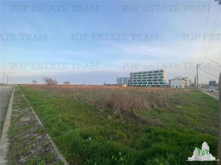 Teren Construcții intravilan de 18000 mp, în Est