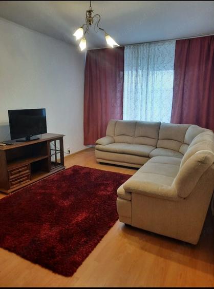 Apartament cu 3 camere decomandat în Malu Roșu