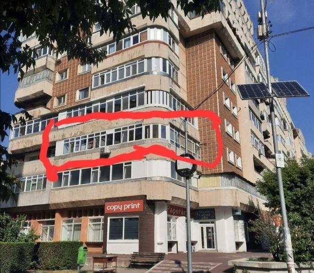 Apartament cu 3 camere decomandat în Central