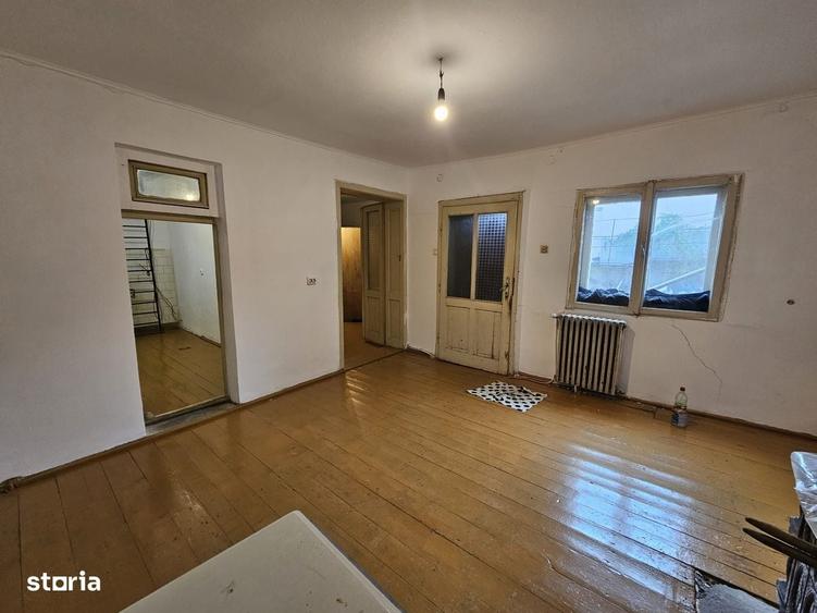 Casă cu 4 camere cu Teren 999 Mp în Crângului