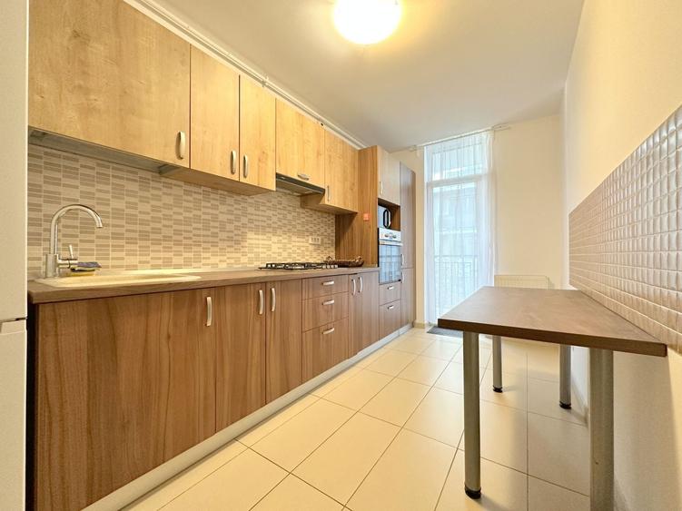 Apartament cu 2 camere decomandat, mobilat în Central