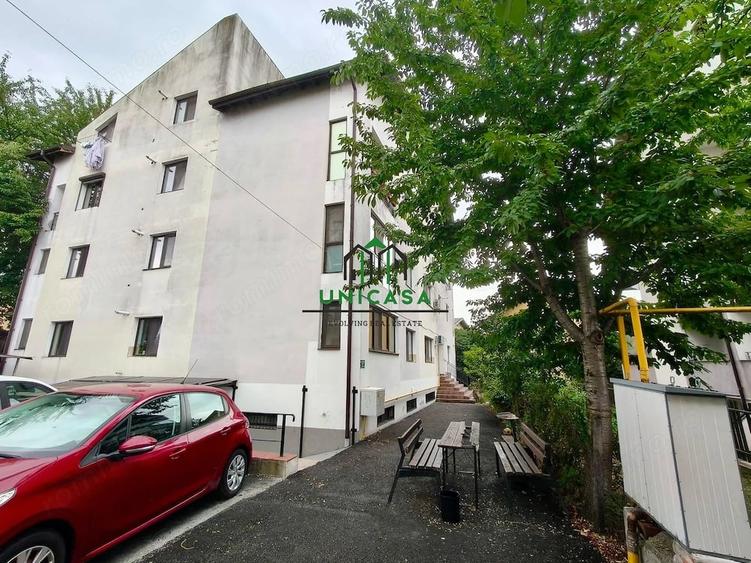 Apartament cu 3 camere decomandat în Ostroveni
