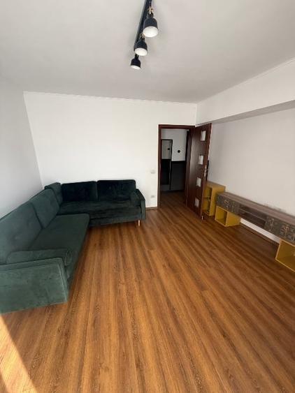 Apartament cu 2 camere decomandat, mobilat în Tractorul