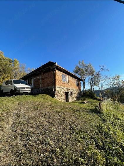 Casă cu 3 camere cu Teren 15000 Mp în Buceș