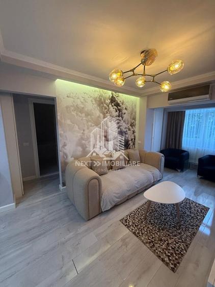 Apartament cu 4 camere decomandat, mobilat în Central