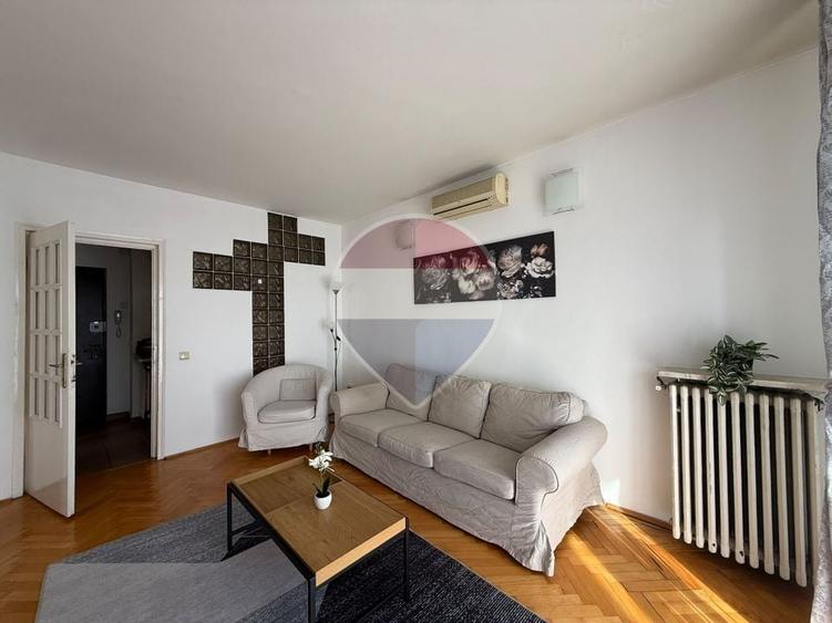 Apartament cu 3 camere semidecomandat, mobilat în Națiunile Unite