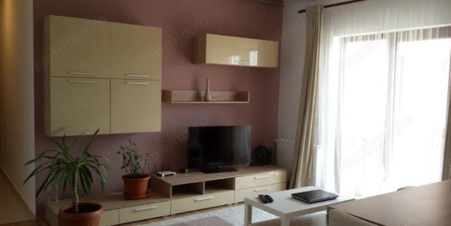 Apartament cu 3 camere semidecomandat în Girocului