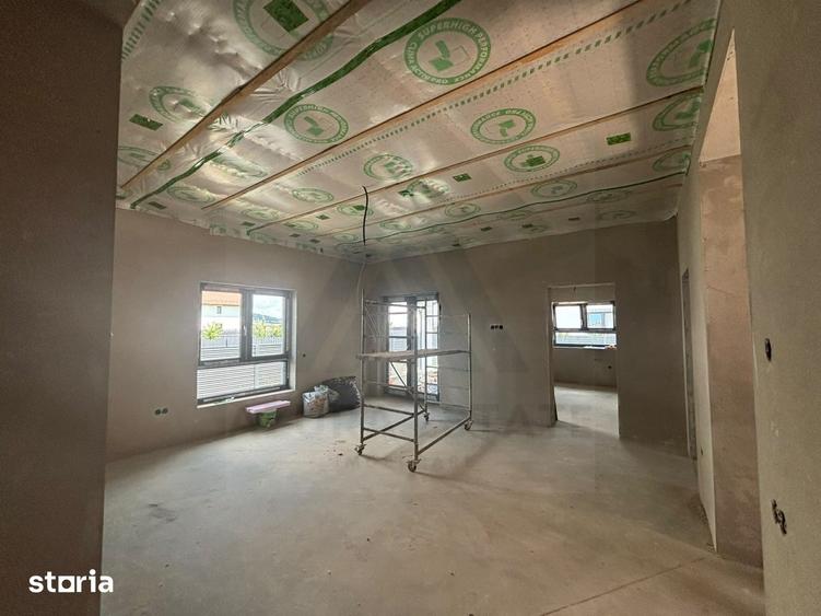 Casă cu 4 camere cu Teren 430 Mp în Cristian