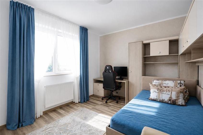 Apartament cu 2 camere decomandat în Tractorul