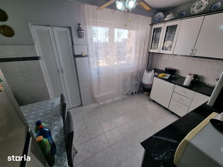 Apartament cu 3 camere în Capitol