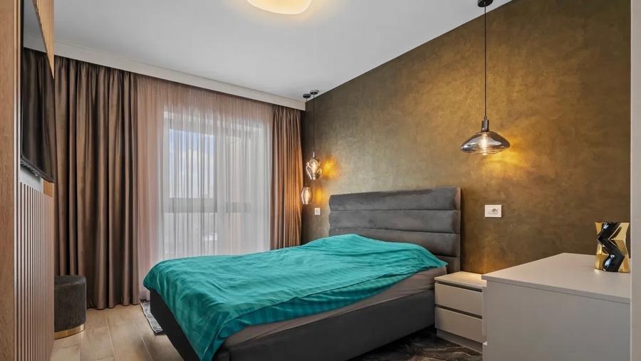 Apartament cu 3 camere decomandat, mobilat în P-ta Presei Libere