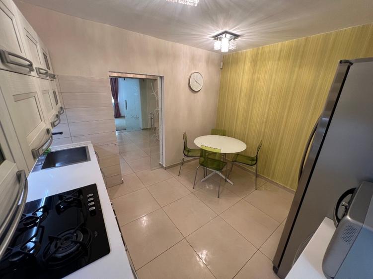 Apartament cu 4 camere decomandat, mobilat în Costin Georgian