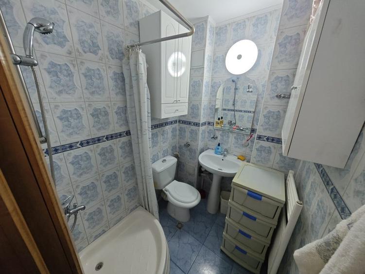 Apartament cu 4 camere decomandat în Central