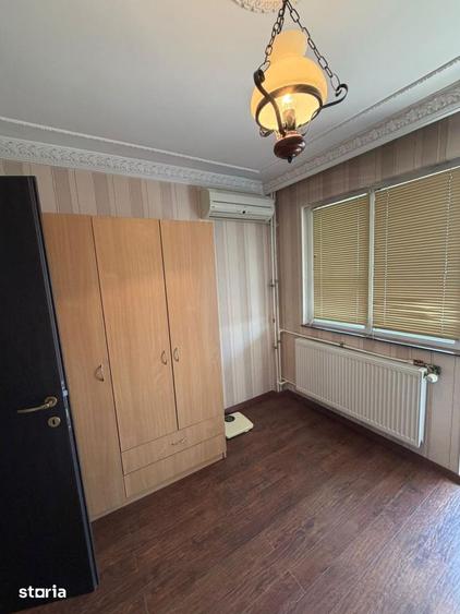 Apartament cu 3 camere semidecomandat în Titan
