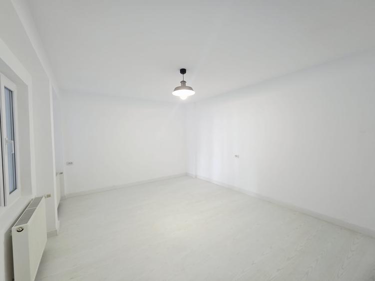 Casă cu 10 camere cu Canalizare în Central