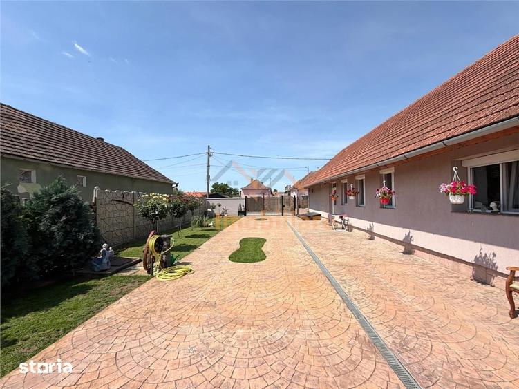 Casă cu 3 camere cu Teren 740 Mp în Girișu de Criș