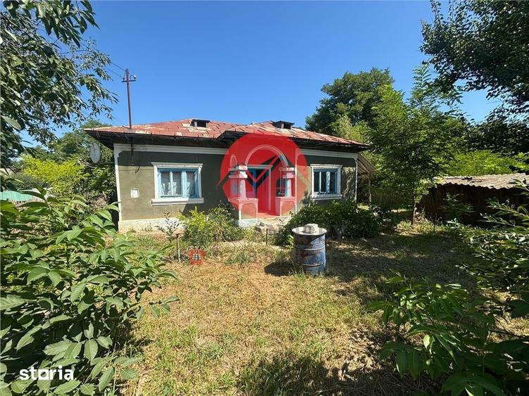 Casă cu 2 camere cu Teren 3706 Mp în Valea Nucarilor
