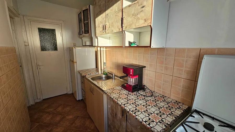 Apartament cu 2 camere semidecomandat, mobilat în Podu Roș