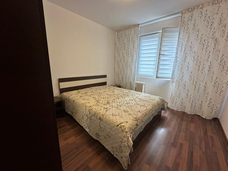 Apartament cu 3 camere semidecomandat în Gorjului