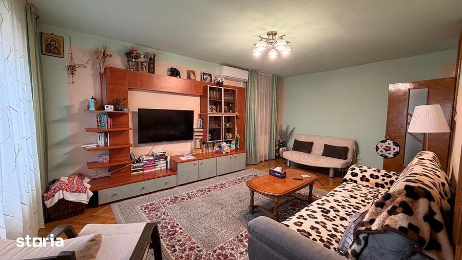 Apartament cu 4 camere decomandat în Piața Centrală