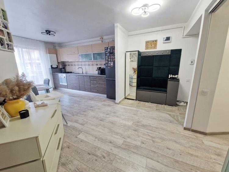 Apartament cu 3 camere semidecomandat, mobilat în Florești — fotografia 1