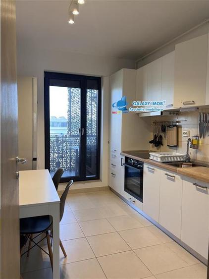 Apartament cu 4 camere semidecomandat, mobilat în Băneasa