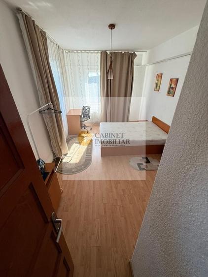 Apartament cu 2 camere semidecomandat, mobilat în Romană