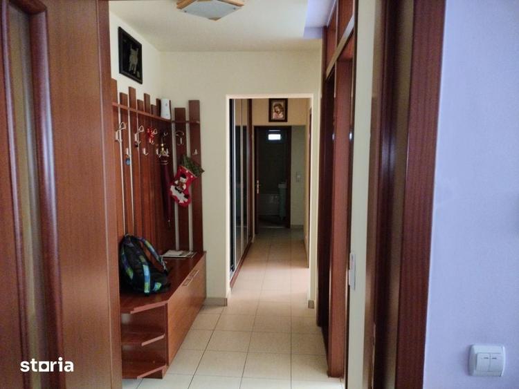 Apartament cu 3 camere decomandat în Drumul Taberei
