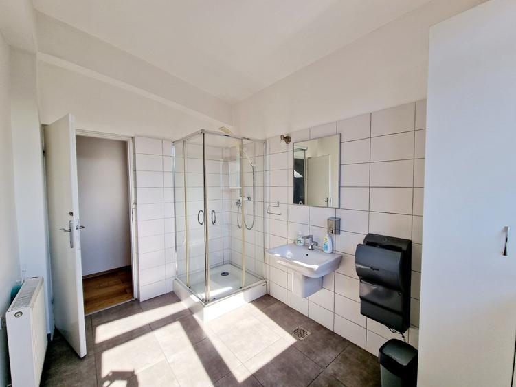 Apartament cu 4 camere decomandat în Cotroceni