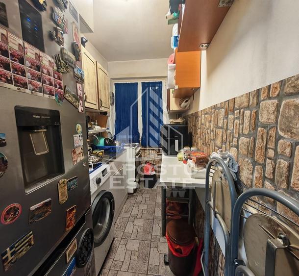 Apartament cu 3 camere nedecomandat, mobilat în Dacia