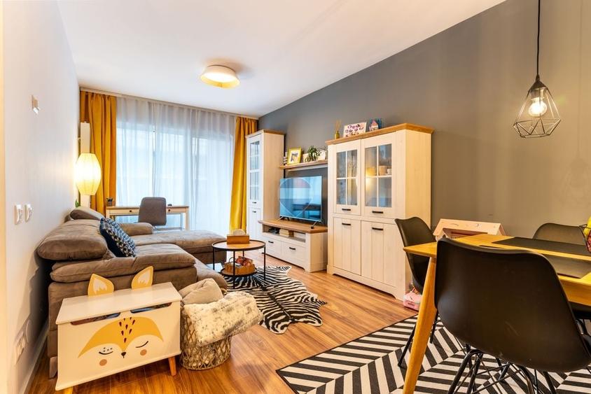 Apartament cu 2 camere decomandat, mobilat în Central