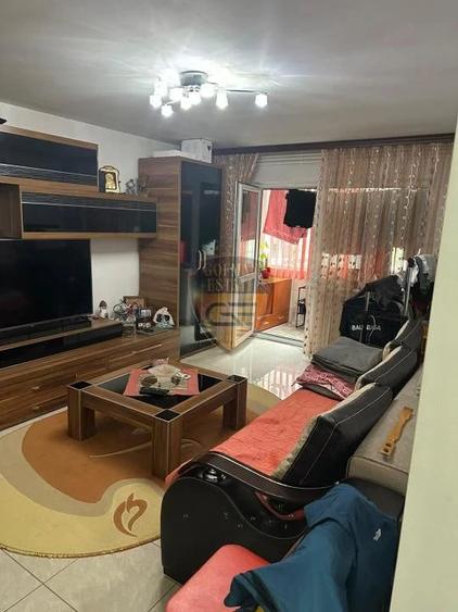 Apartament cu 3 camere decomandat în Anda