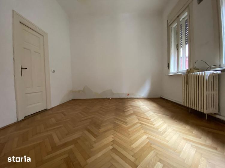 Casă cu 4 camere semidecomandat cu Teren 204 Mp în Floreasca