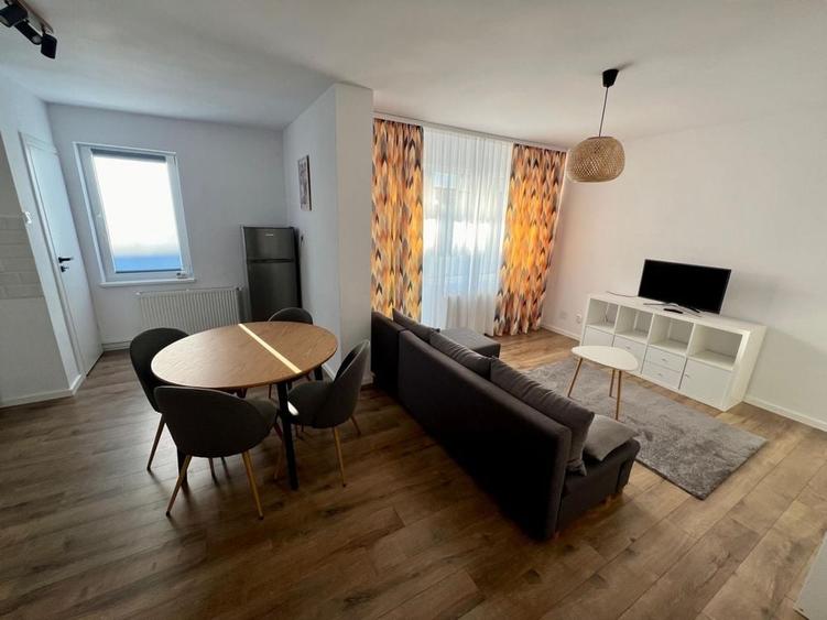 Apartament cu 2 camere decomandat în Pandurilor