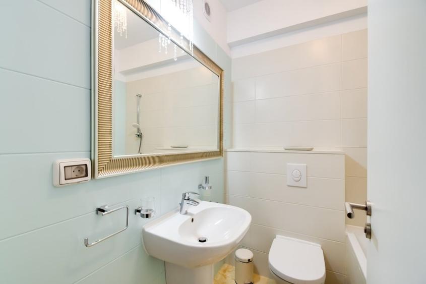 Apartament cu 2 camere decomandat în Calea Victoriei