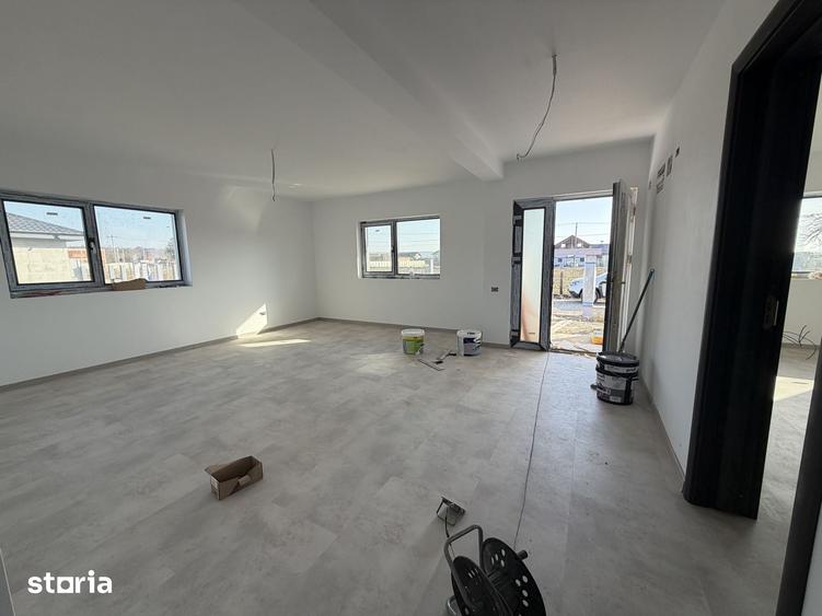Casă cu 3 camere cu Teren 500 Mp în Țițești