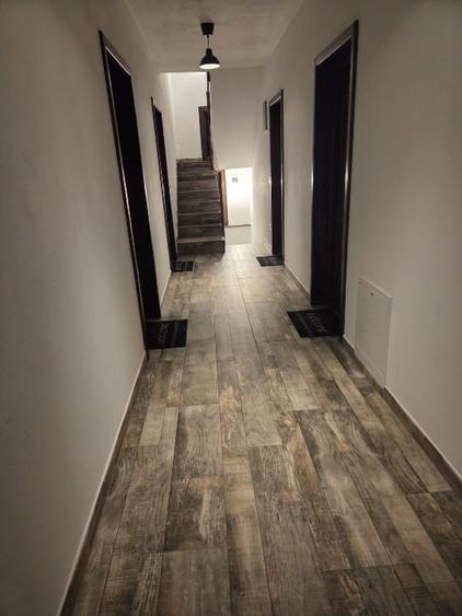 Casă individuală cu 5 camere cu Teren 500 Mp în Central