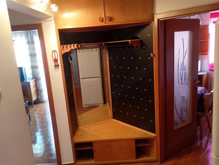 Apartament cu 2 camere decomandat în Tractorul
