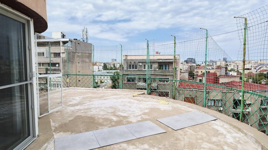 Apartament cu 3 camere semidecomandat, mobilat în Universitate