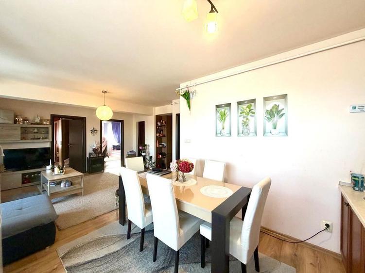 Apartament cu 3 camere decomandat în Central