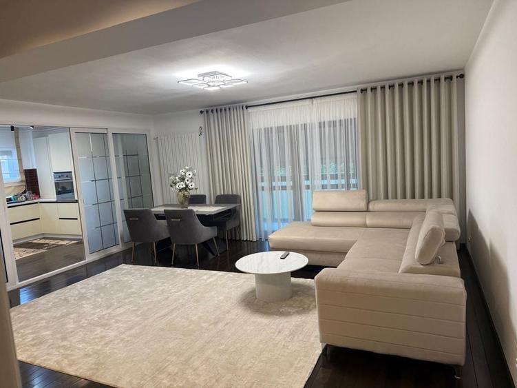 Apartament cu 3 camere decomandat în Exterior Vest