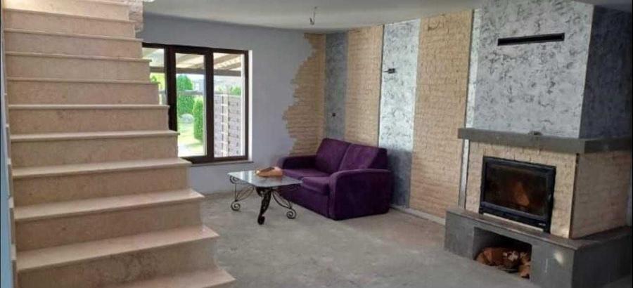Casă cu 4 camere în Cotu Băii