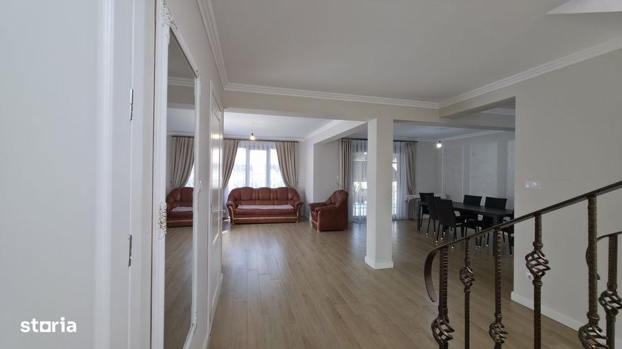 Casă cu 3 camere în Centura