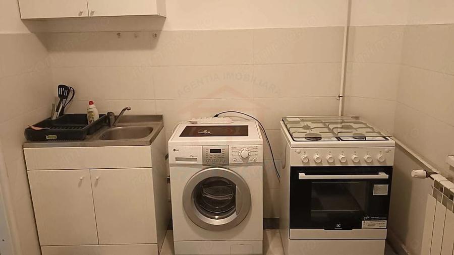 Garsonieră decomandată în Micro 20