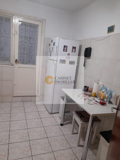 Apartament cu 3 camere decomandat, mobilat în Crângași