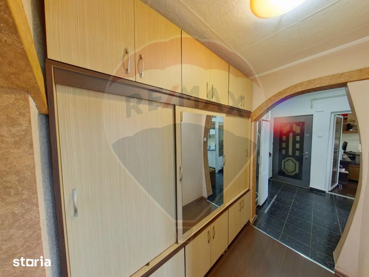 Apartament cu 3 camere decomandat, mobilat în Central