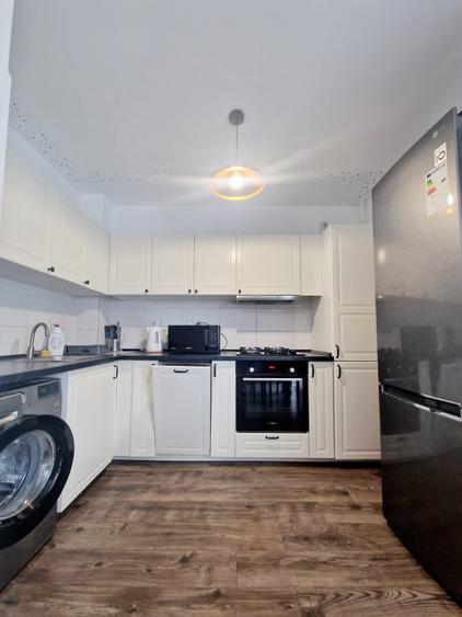 Apartament cu 3 camere decomandat, mobilat în Barbu Văcărescu