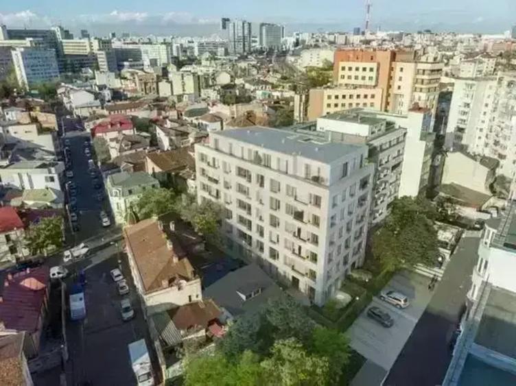 Apartament cu 3 camere decomandat în Știrbei Vodă