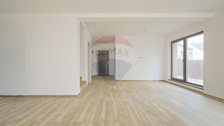 Duplex cu 4 camere cu Teren 250 Mp în Sud-Est